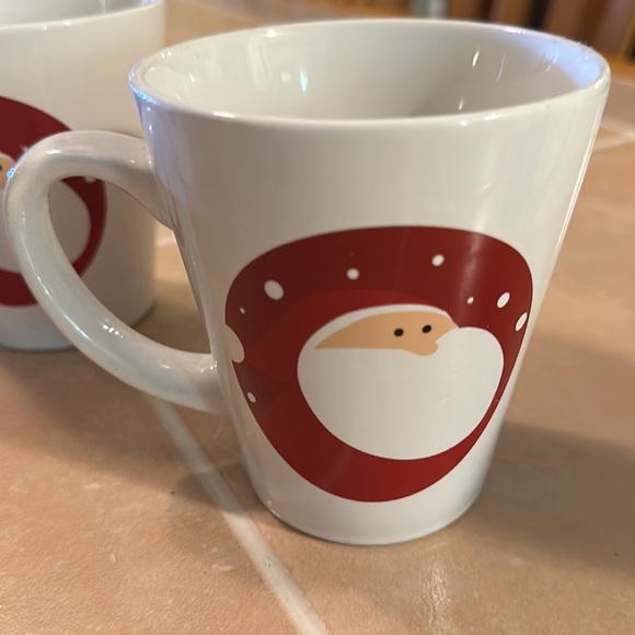 4 Christmas Cups - Picture 4 of 10